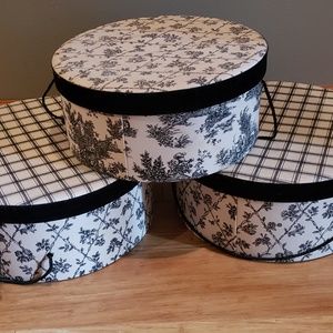 3 hat boxes sold as a set